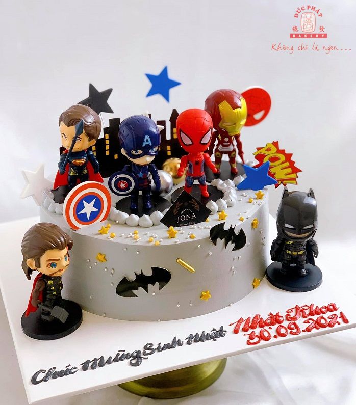 Hình ảnh bánh sinh nhật cho bé trai hình siêu nhân 1